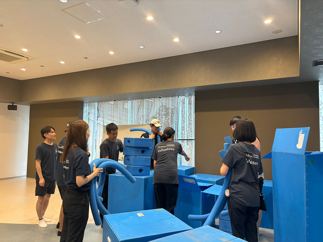 Blackstone Tokyo office personnel assisting at Playground of Hope